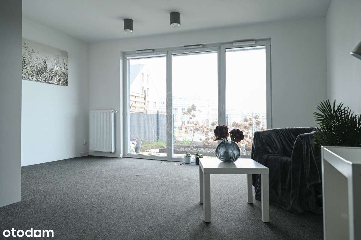 Kawalerka z ogródkiem + miejsce parkingowe!-0