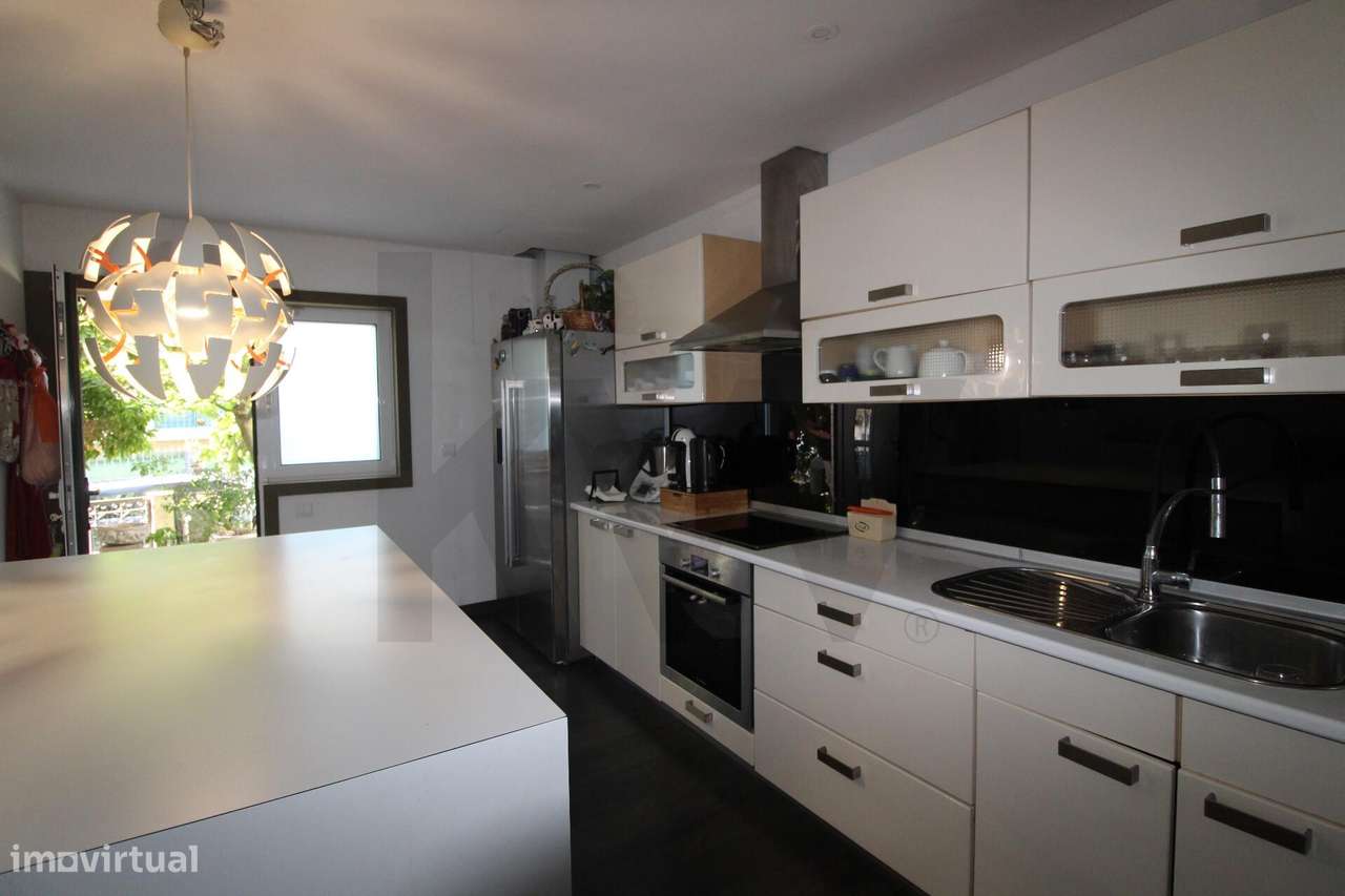 Andar moradia T3 + Apartamento T1 - Grande imagem: 2/28