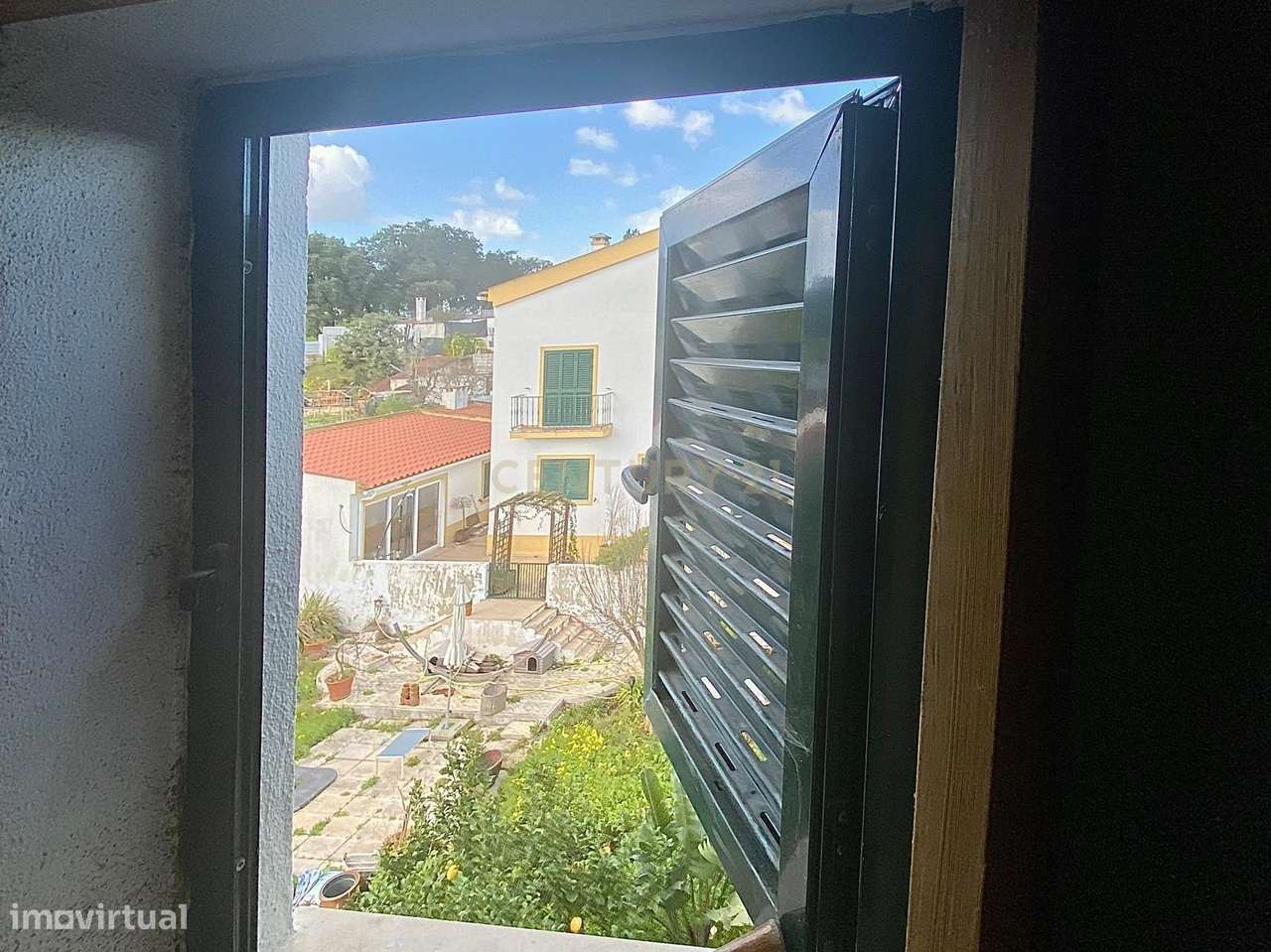 Moradia T4 Independente com garagem e jardim e Sótão em Setúbal-46