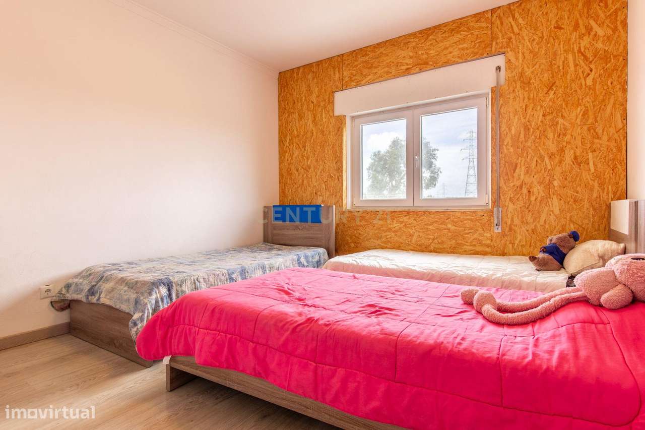 Excelente Apartamento de 4 Assoalhadas com Terraço e Sótão Independent-22