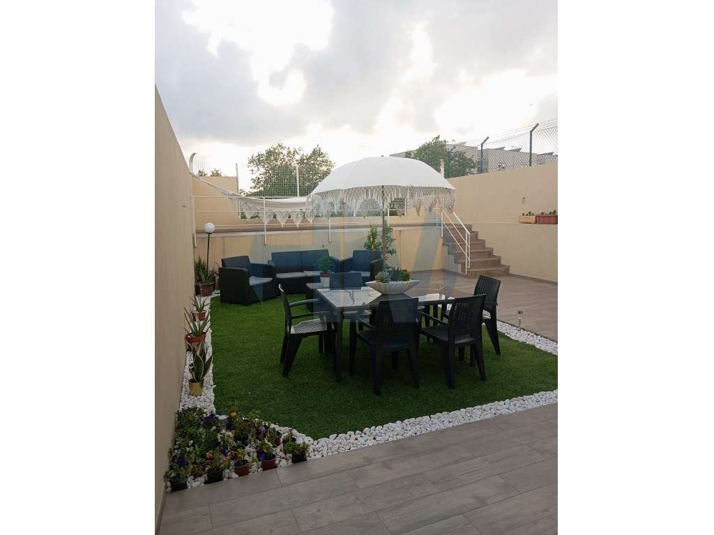 Moradia T2 Remodelada e Totalmente Mobilada - Grande imagem: 4/13