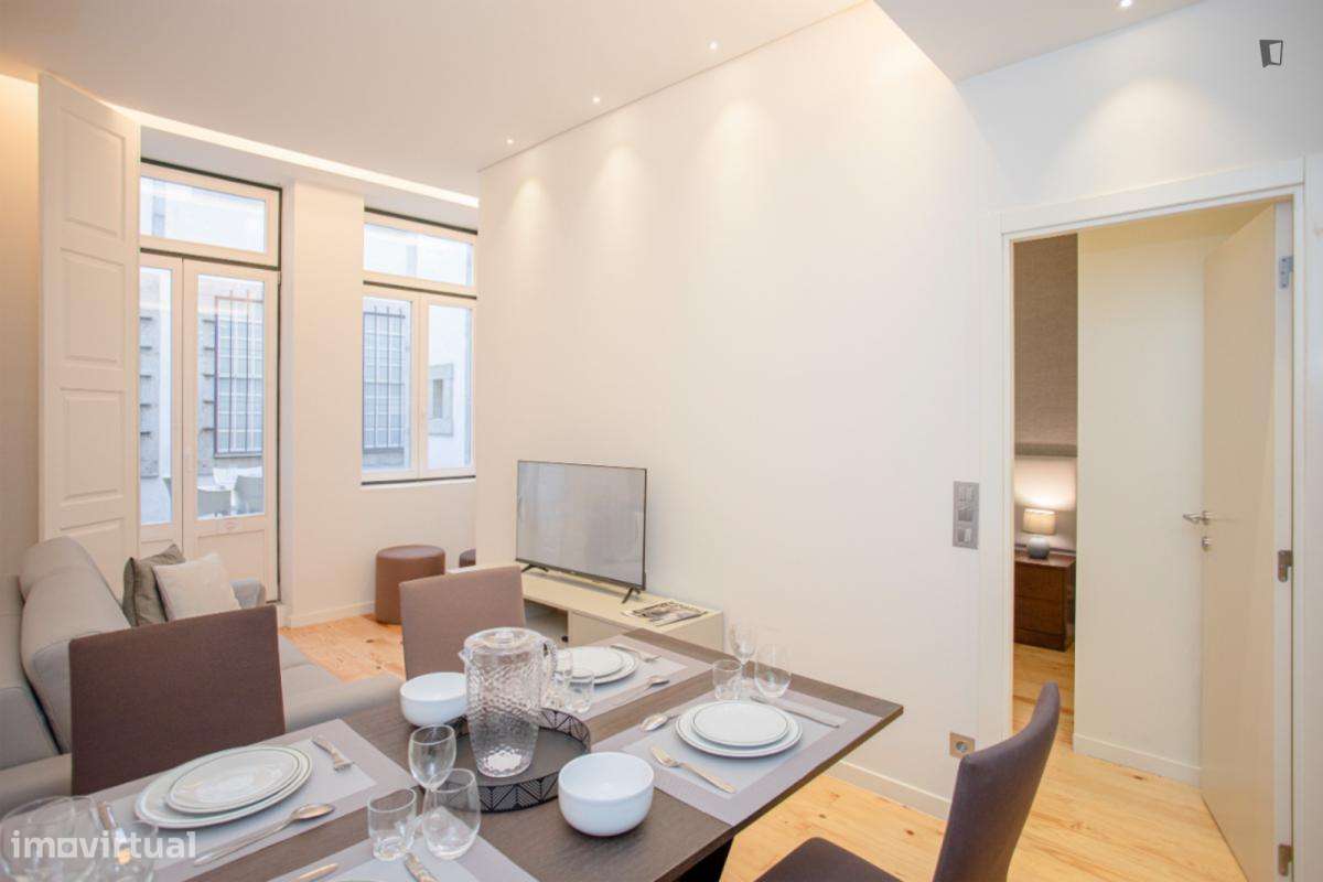 Apartamento com 1 quartos - localizado em Sé Porto - Grande imagem: 2/10