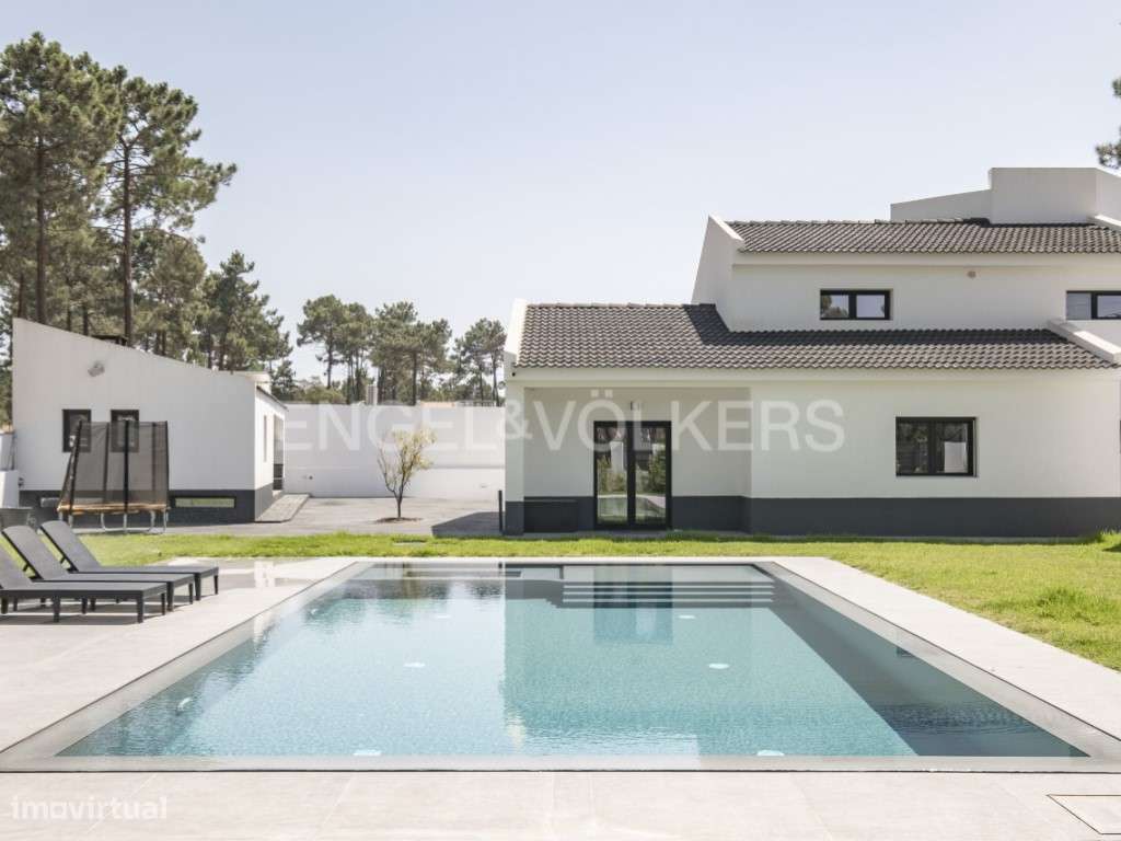 T5 + 1 totalmente remodelada inserida em terreno de 1.474m² na Verd... - Grande imagem: 2/35