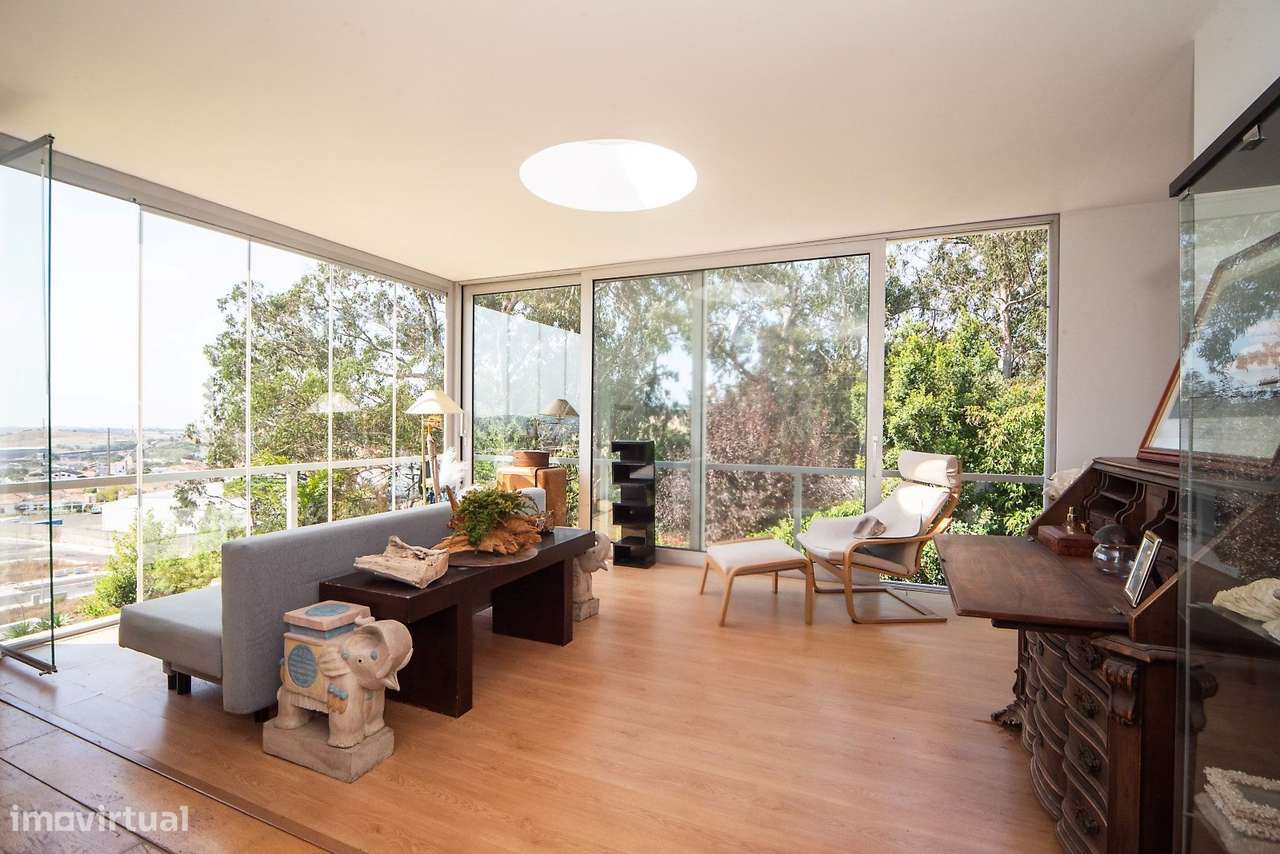 Moradia Contemporânea com Vista Mar e Piscina, Próxima da Beloura e Es-28