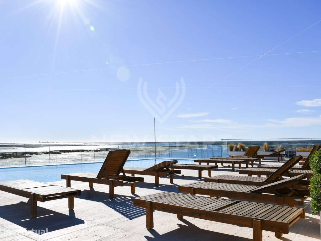 Apartamento T2 Moderno com Varanda e Piscinas no Condomínio Del Mar...-15