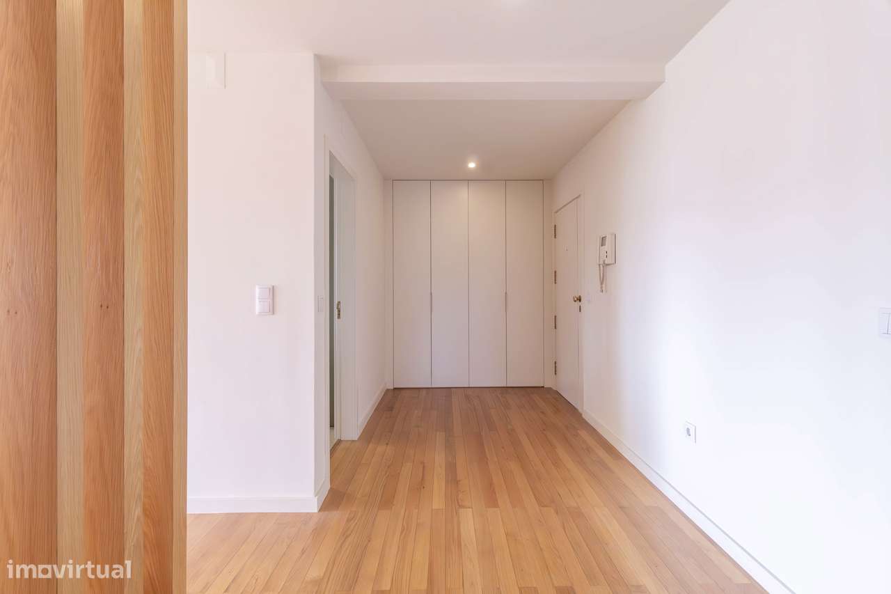 Apartamento T3, excelentes áreas 240m2 + garagem 31m2 + arrumos 4m2-23