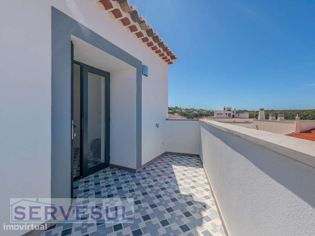 Nova Moradia de 2 pisos composta por 1 quarto, totalmente renovada,...-20