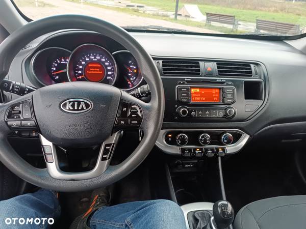 Kia Rio 1.4 crdi L - 15