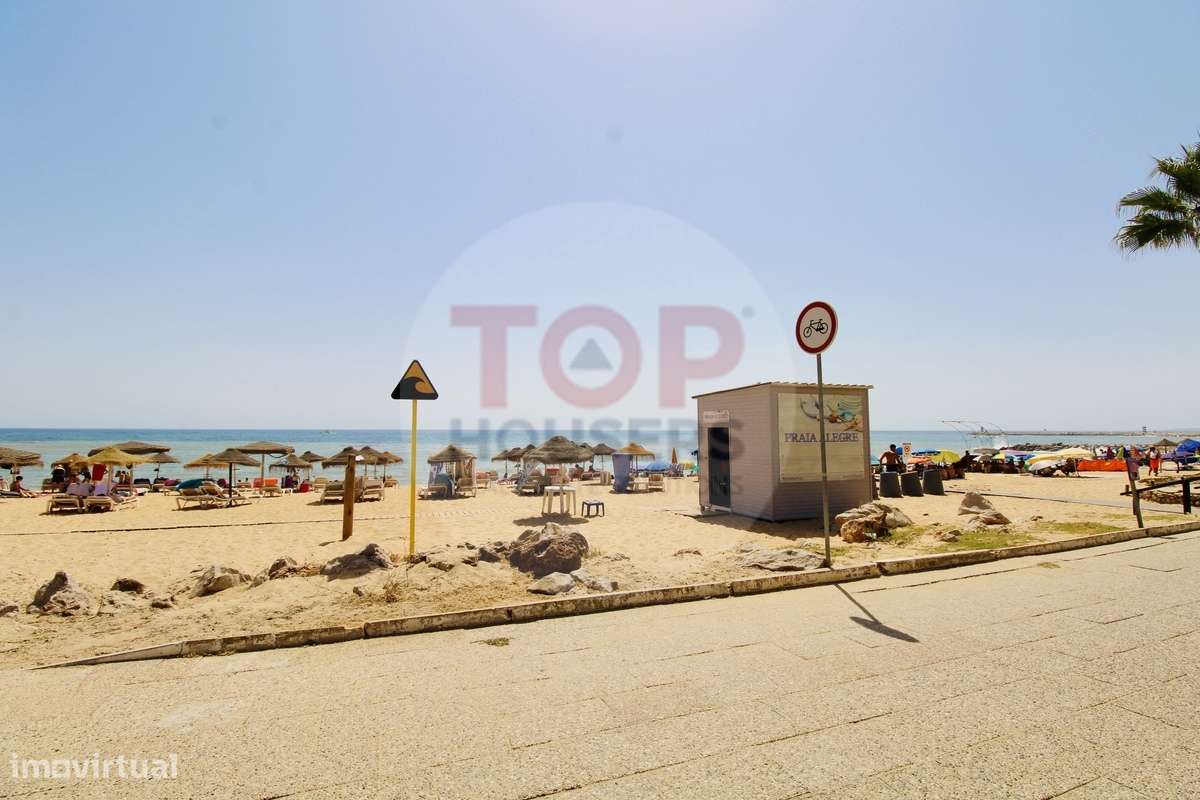 Viva o privilégio de estar na 1ª linha de Mar em Quarteira!-36