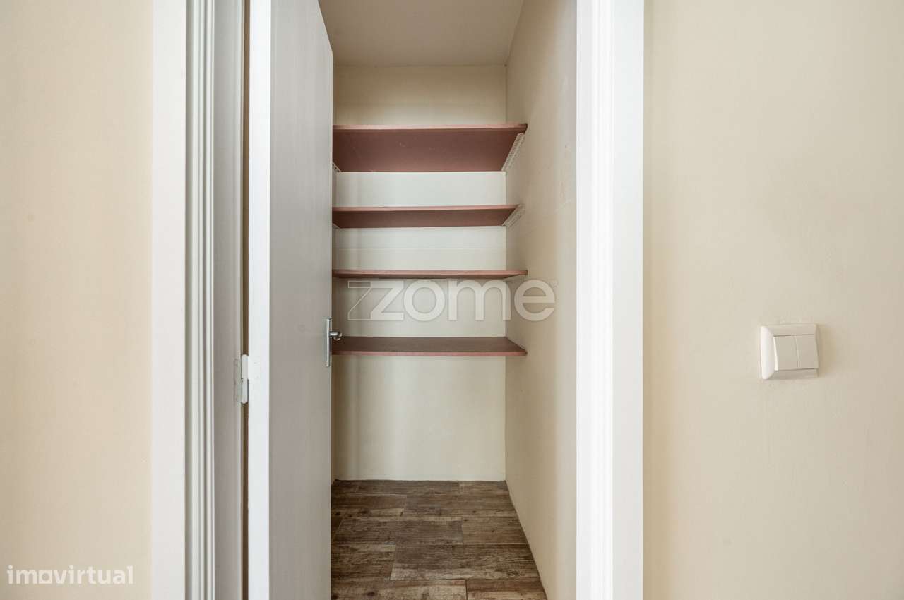 Apartamento T3 Renovado com Garagem Box em Águas Santas-7