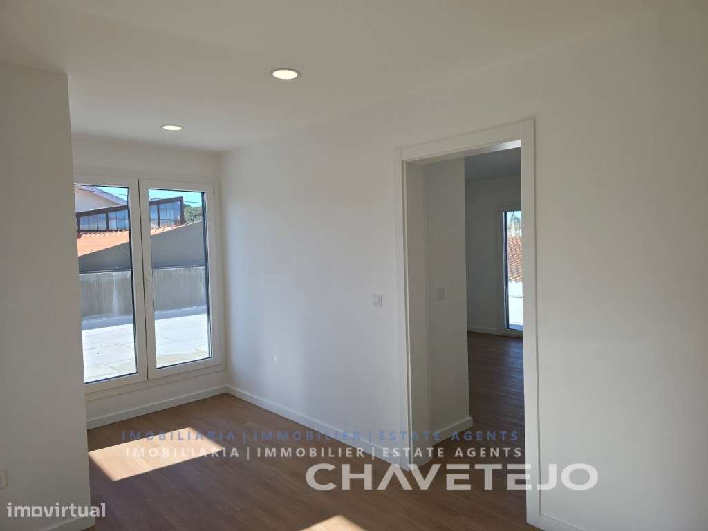 Moradia T4 Moderna c/ Garagem, estilo e Conforto a um Passo de Tomar-26