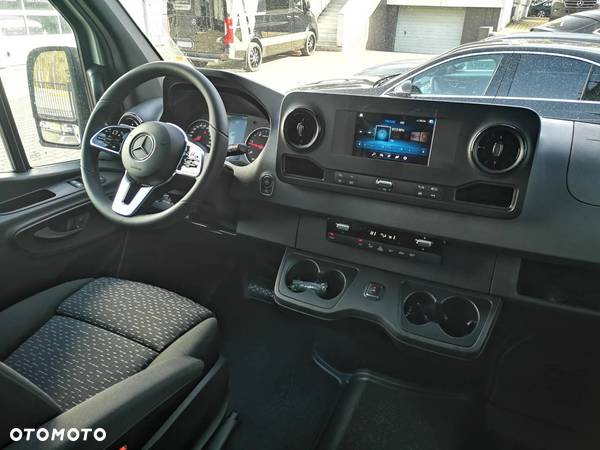 Mercedes-Benz Sprinter - 9