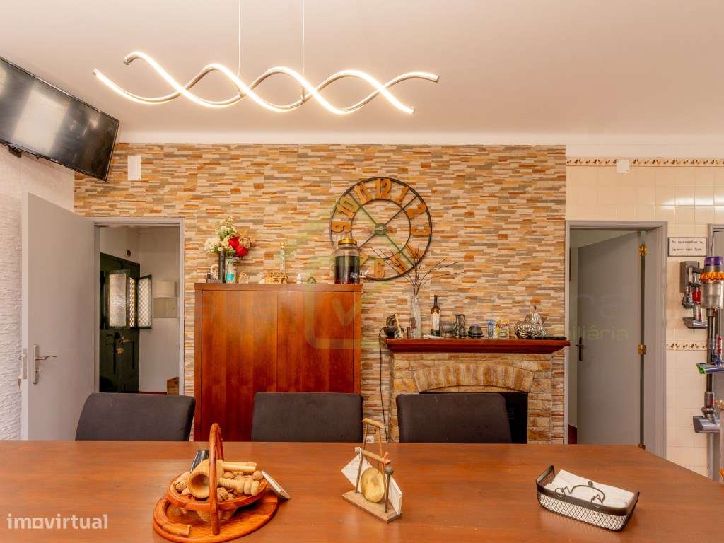 Quintinha com piscina inserida em terreno com 2950 m2-17