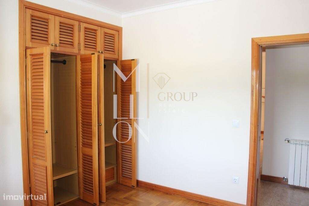Moradia T4 com garagem-19