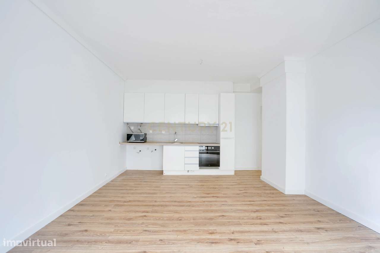 T2 transformado em T3, totalmente remodelado, localizado numa das zona-20