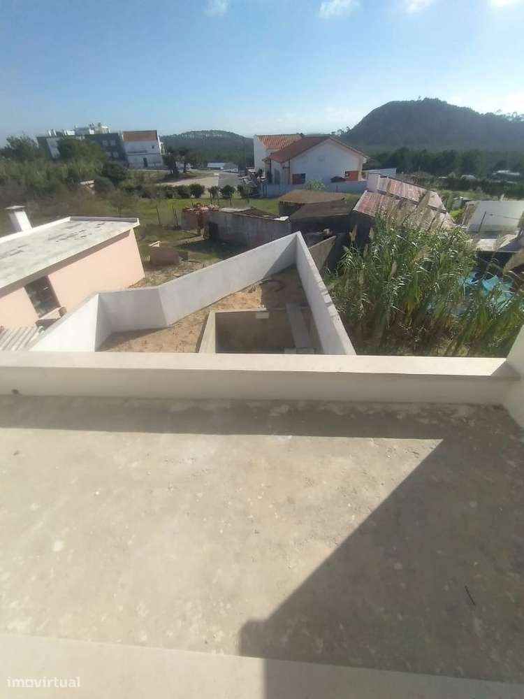 Moradia t-4 em construção pederneira -Nazaré com piscina const de luxo-13