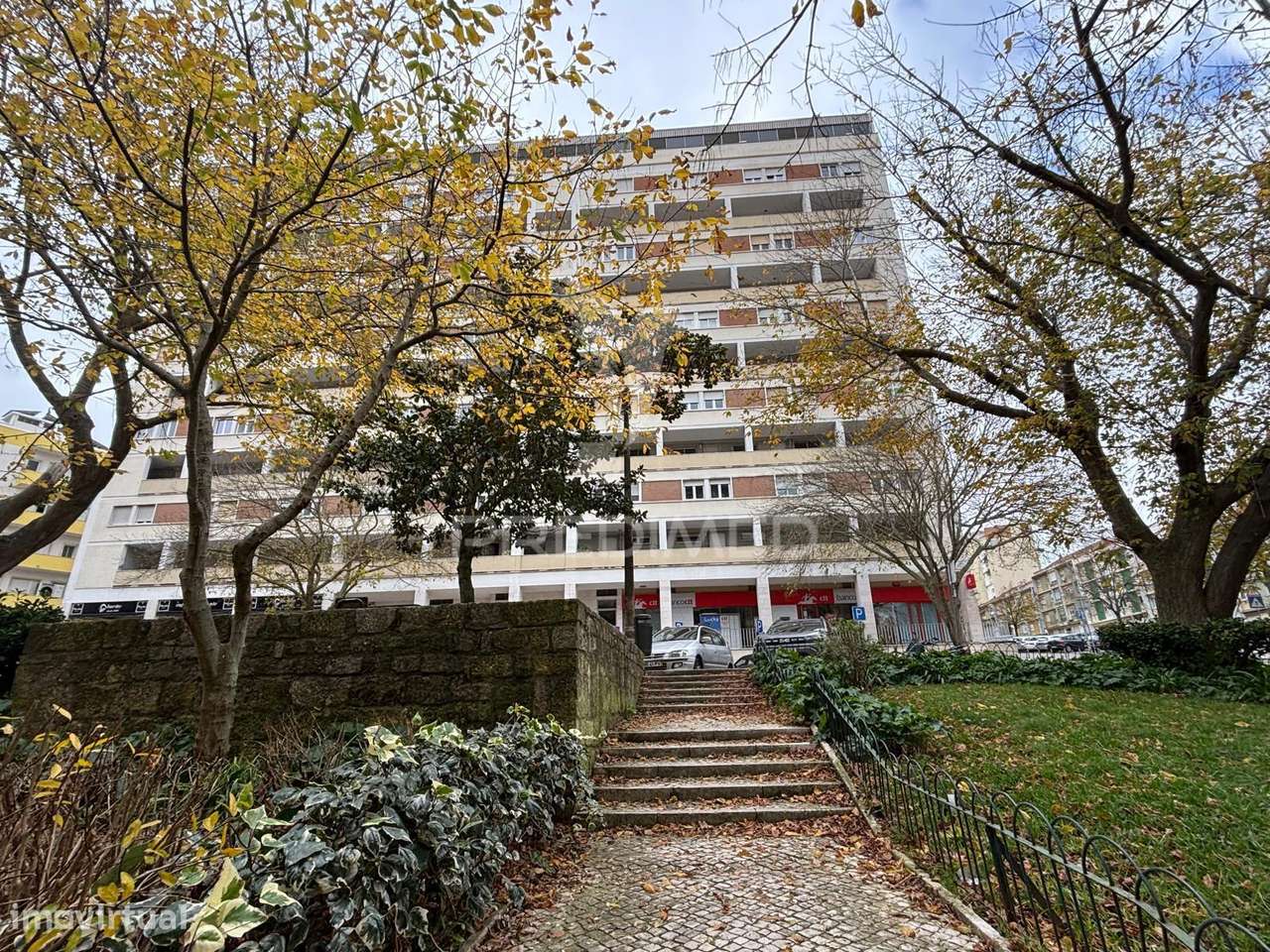 Baixa De Preco T3 Quinta Das Conchas 1 Andar Com Elevador