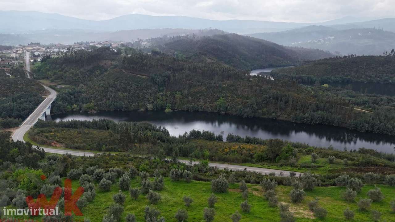 Moradia T4 com terreno com vista para o Rio Alva-11