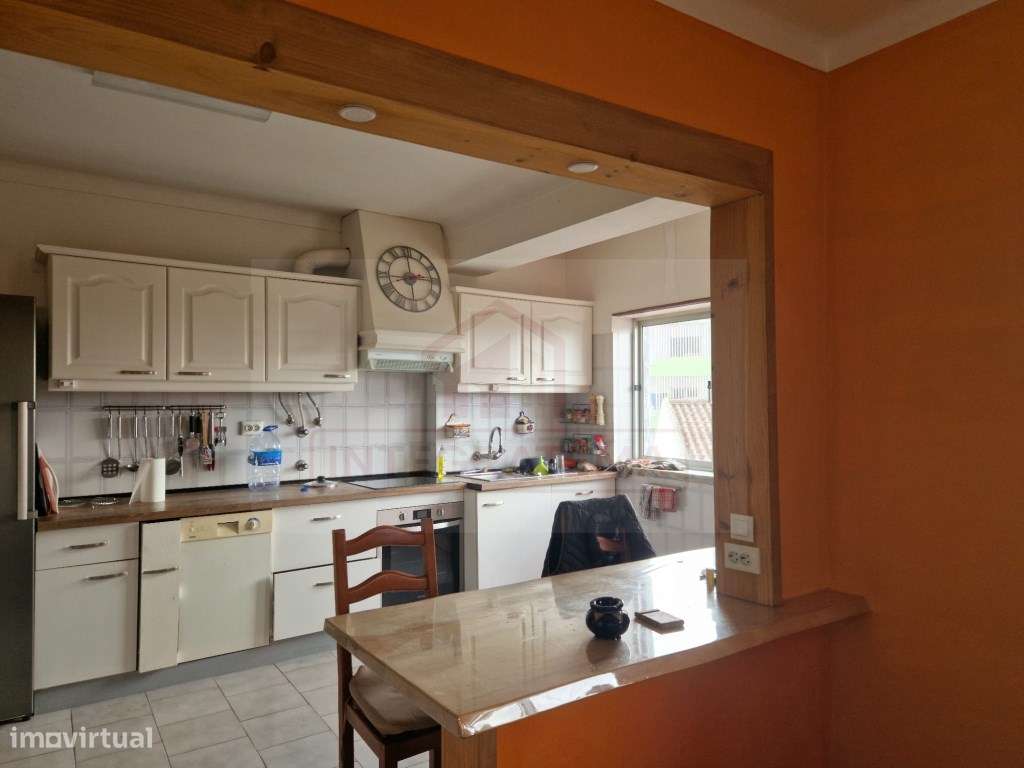 Apartamento T2 com garagem nas Caldas da Rainha-7