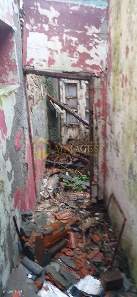 Lote de Terreno com Duas Moradias independentes para recuperar - Grande imagem: 4/20