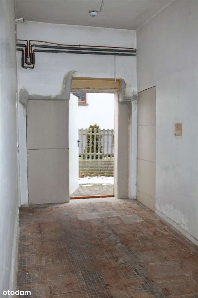 Dwa budynki. Mieszkalny i produkcyjno - magazynowy.-12