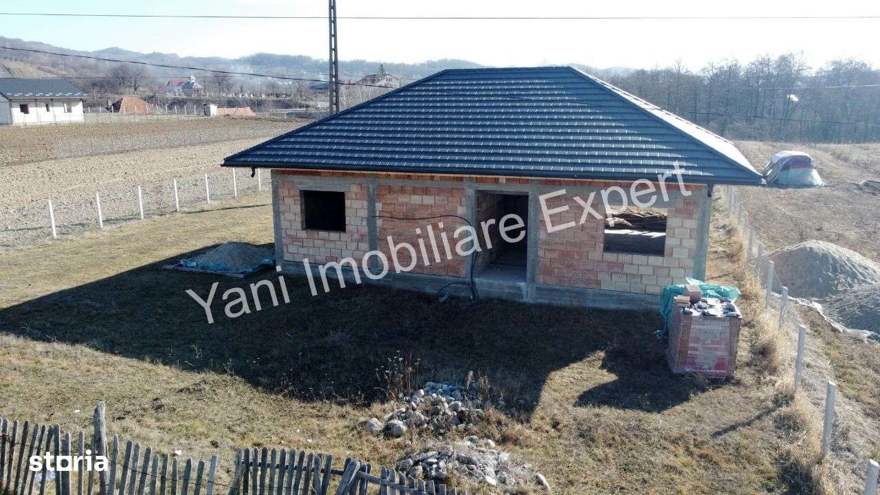 Casă de vânzare în comuna Șuici, sat Șuici, județ Argeș. - Imagine principală: 4/19