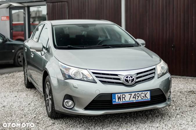 Toyota Avensis 1.8 Sol plus NAVI - 12