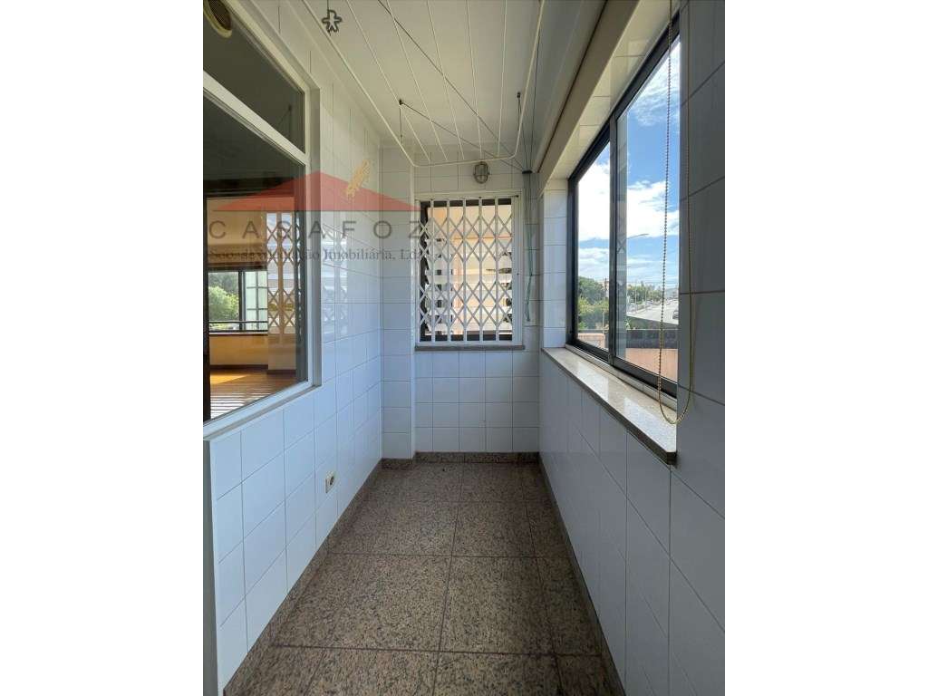 Venda Apartamento T2 em ótimo estado na Rua Lidador-11