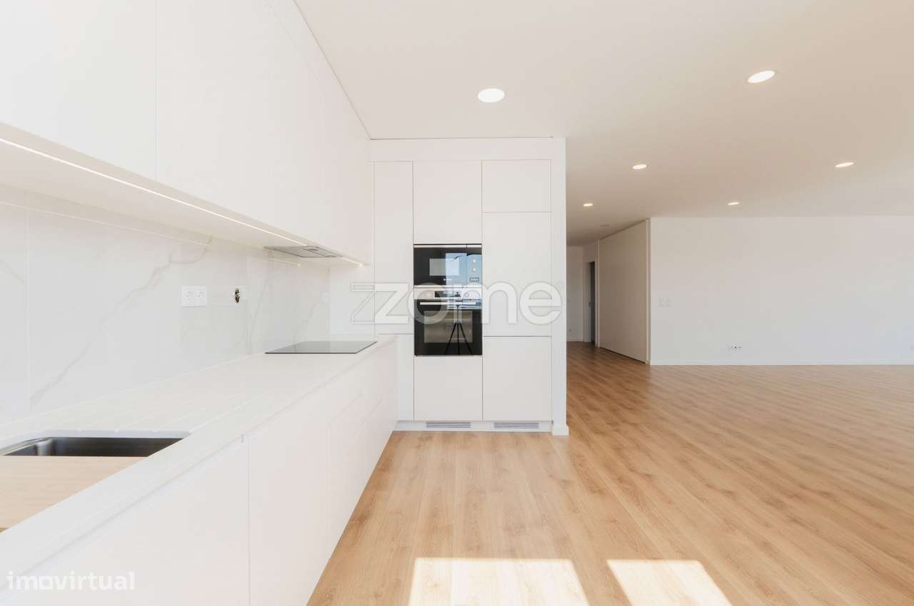 Apartamento T3 com Varanda| Vista Rio| Estacionamento – Alverca - Grande imagem: 3/21