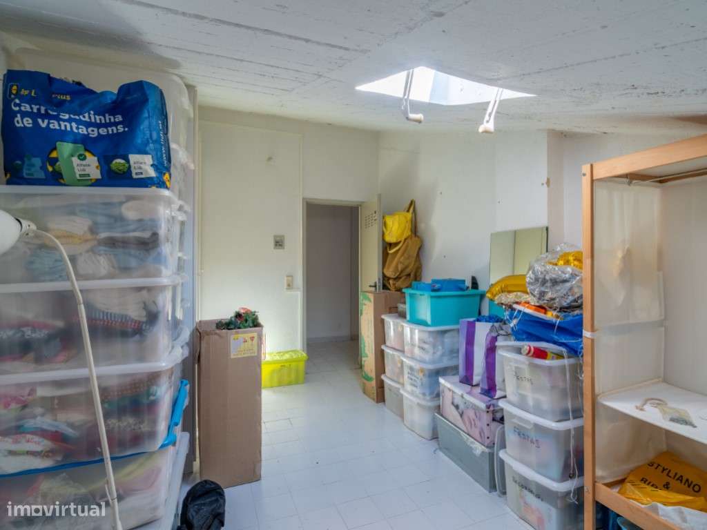 VENDE-SE T3 COM TERRAÇO E GARAGEM EM CARCAVELOS-27