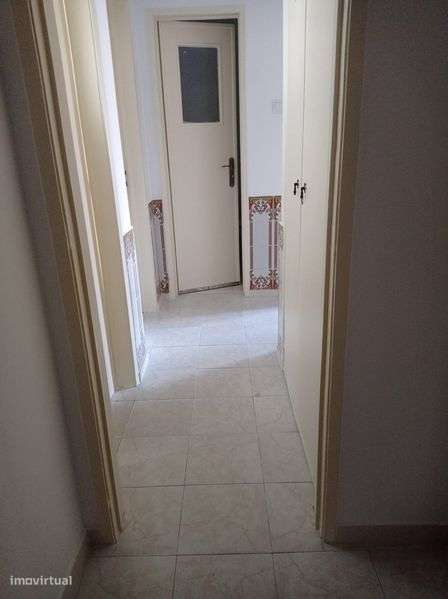 Aluga-se T1 remodelado - Olival Basto - Grande imagem: 5/8