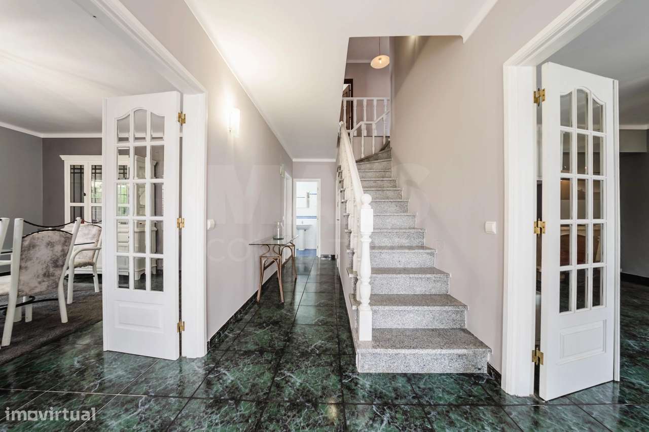 Moradia T4 com Charme em Olho Marinho | 260m² | Lote 734m²-7