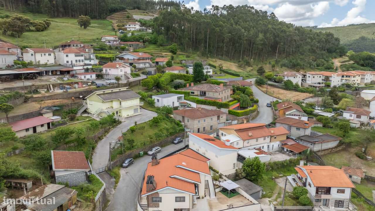 Fantastica Moradia em Pedra T3 + anexo T1-37