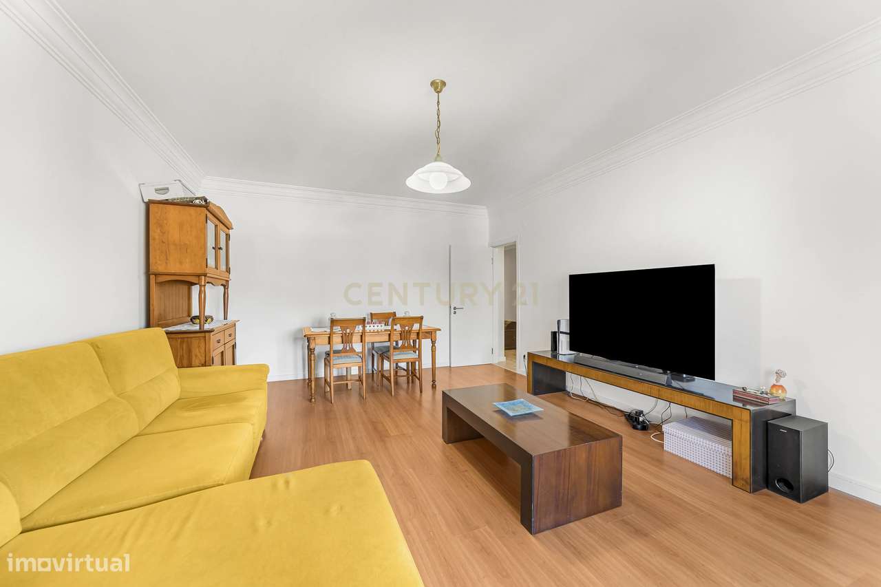 Apartamento T3 Semi-Renovado com boas áreas e vista desafogada nos 4 C - Grande imagem: 4/27