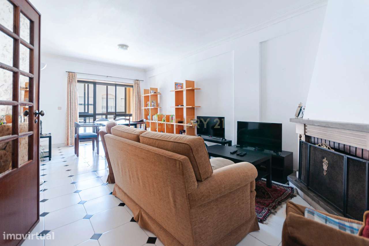 T2+1 Duplex com Garagem em Carcavelos-18