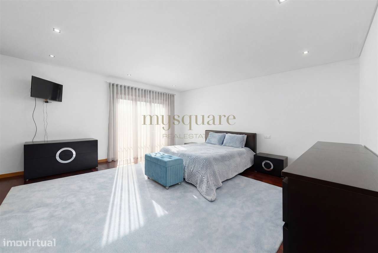 Moradia T4 geminada, com excelentes áreas, a 2 minutos do centro de Sa-14