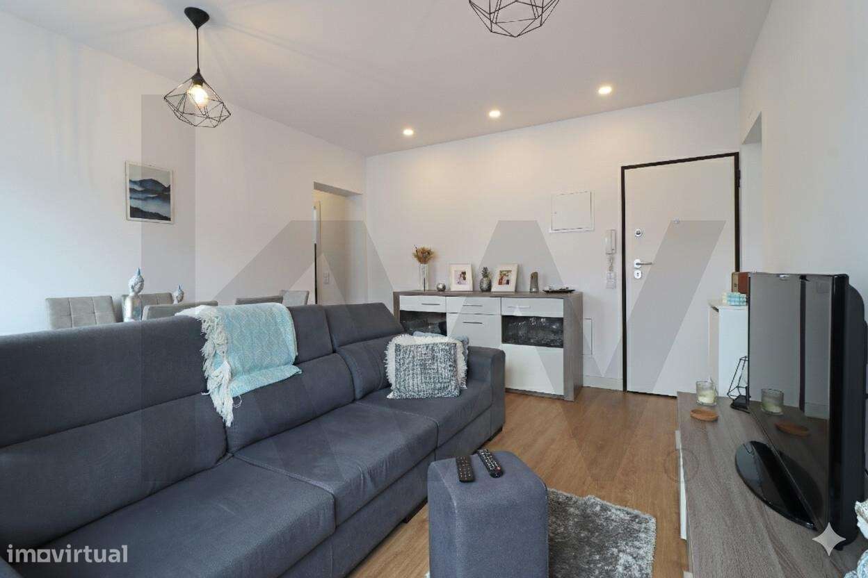 T2 Renovado com 2 Varandas | Excelente Luminosidade | Odivelas - Grande imagem: 5/27