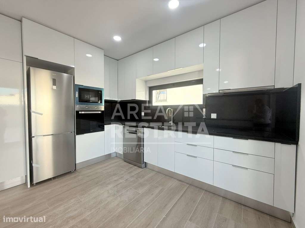 Moradia T3 em terreno de 360m2 em Fernão Ferro, Quinta da Lobateira - Grande imagem: 2/15