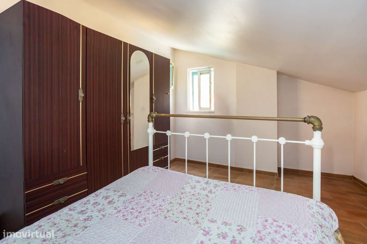 Moradia Geminada com Jardim, Cave e Garagem.-13