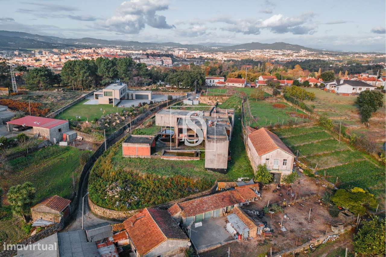 Projeto de Luxo para Concluir – Terreno + Estrutura em Alvelos - Grande imagem: 4/29