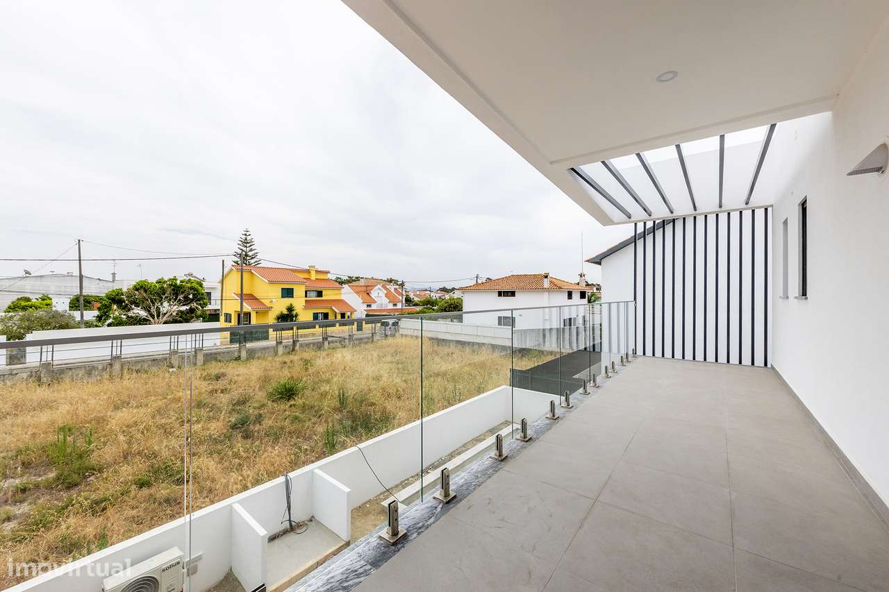 Moradia T4 de arquitetura contemporânea-40