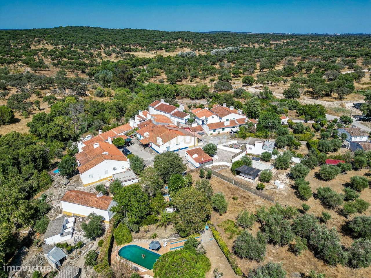 Moradia Térrea com Terreno de 950 m² a Apenas 8 km de Évora-32