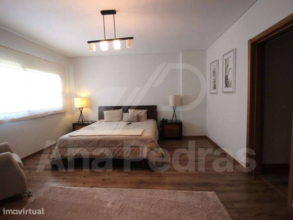 Contemporânea Moradia T4-25