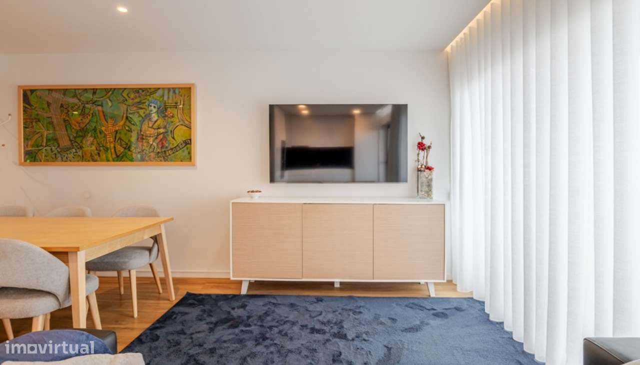 Apartamento T3 com varanda e vistas desafogadas em Leça da Palmeira-3