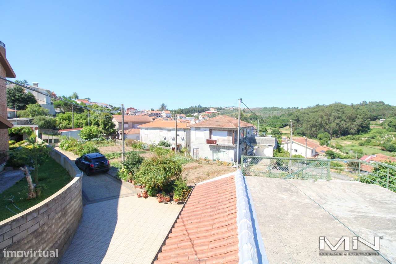 Mini Quinta com Construção Robusta, Poço, Adega e Viabilidade para Seg-47