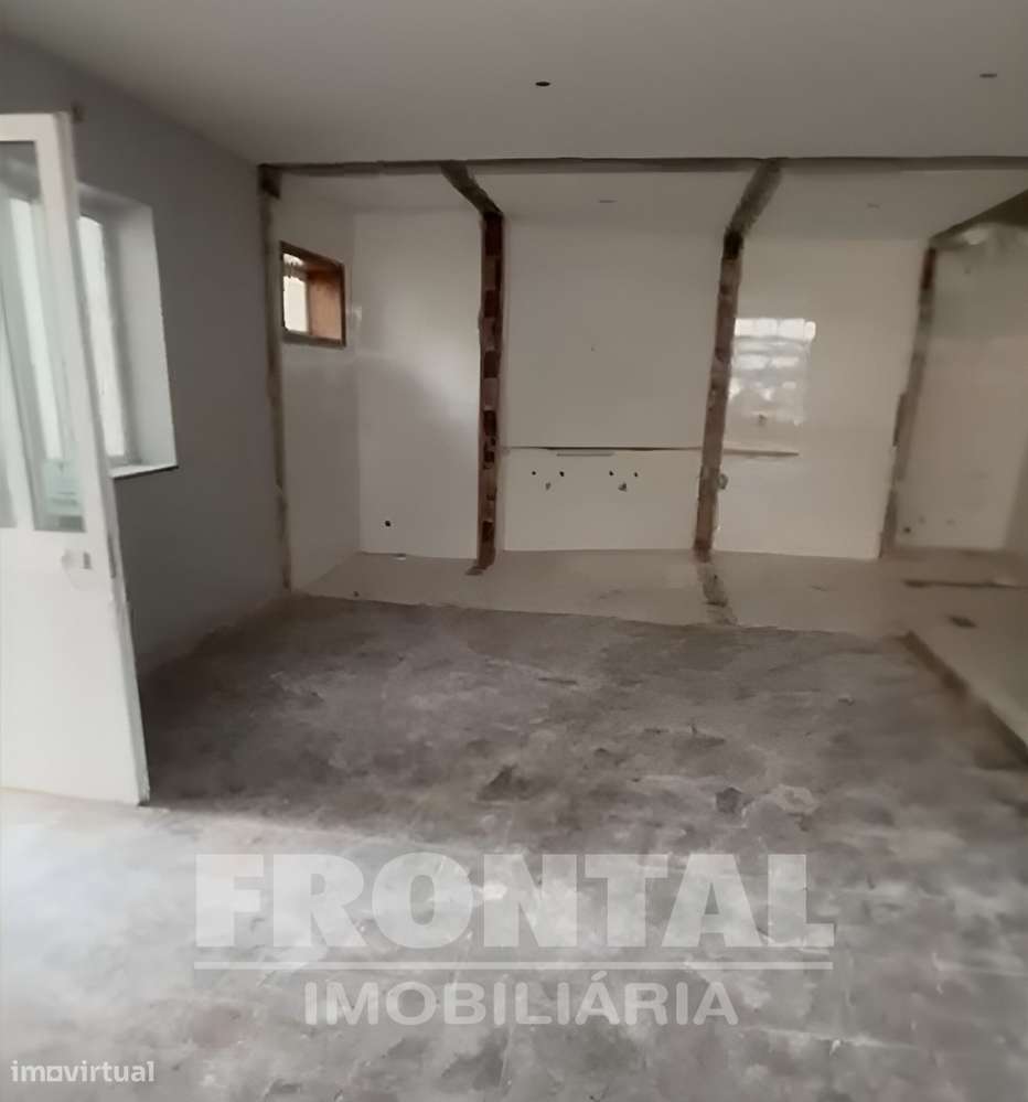 Loja com Projeto para 4 apartamentos T1 - Oportunidade de Investimento - Grande imagem: 5/10