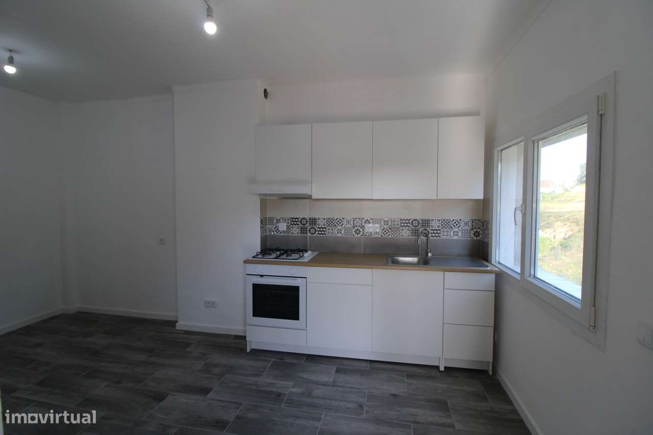 T1 no Barracão (Leiria) perto da Roca e Cervejaria Xarlie - Grande imagem: 5/30