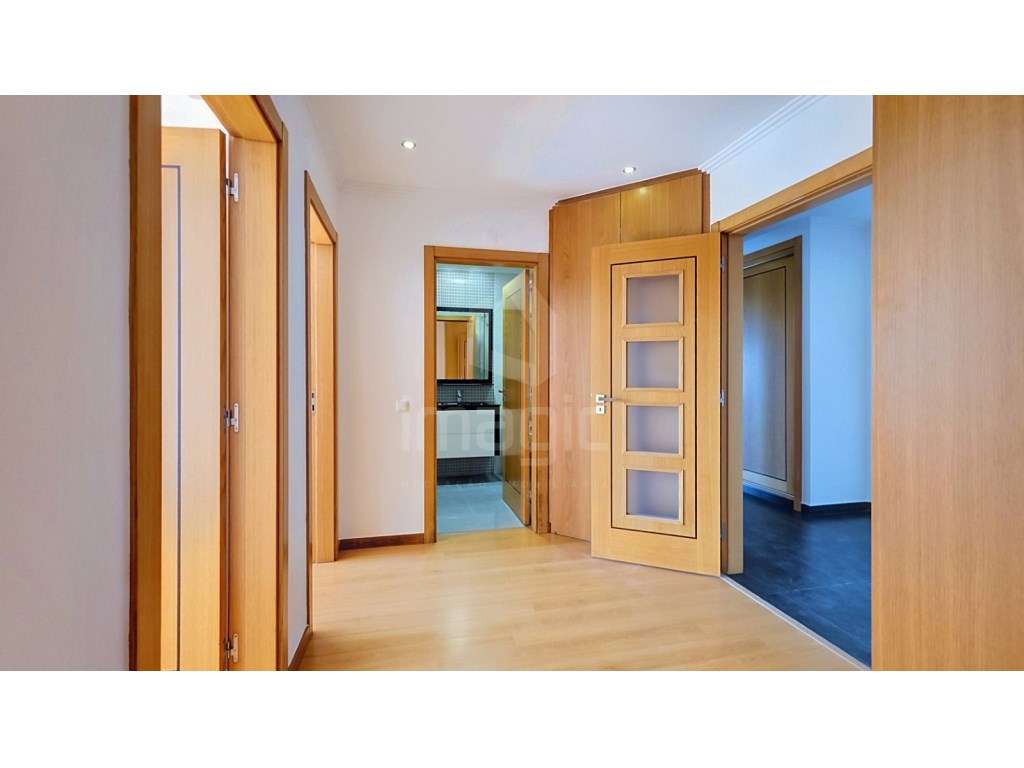 Apartamento T3 + sótão, usado, em Mafra.-12