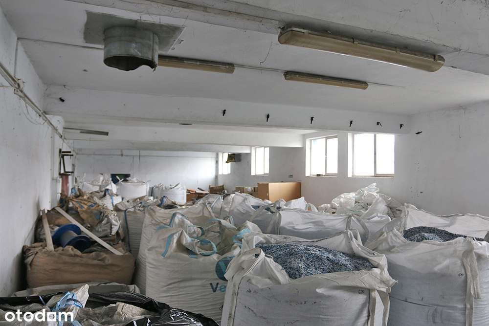 Hala 1220 m² z biurami i mediami – Chełmek-13