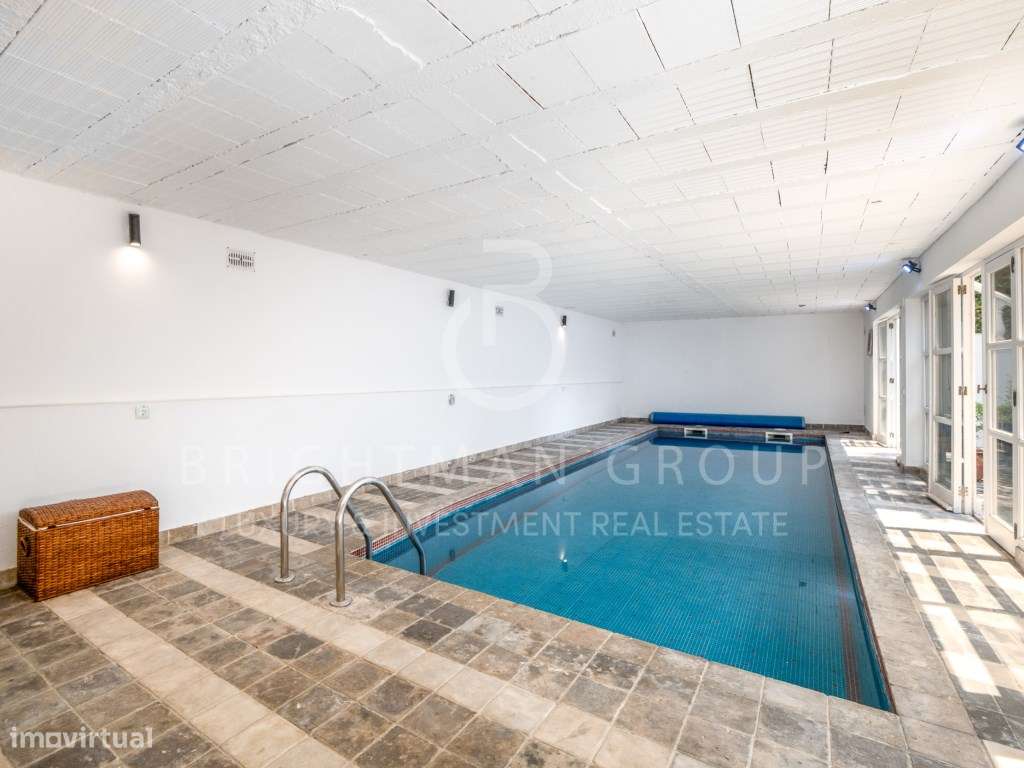 Moradia T5 com piscina em zona histórica da Parede-30